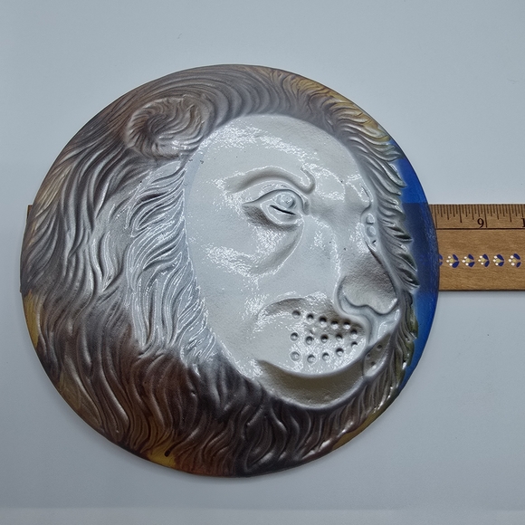 Lion Reverse Applied Glaze Glass Plate/Shallow Bowl Majolica Style Relief, 8" - Picture 8 of 9